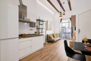 Ruzafa Sunny Apartment with High Ceilings Pedestrian Street - Image 3
