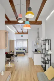 Ruzafa Sunny Apartment with High Ceilings Pedestrian Street - Image 2