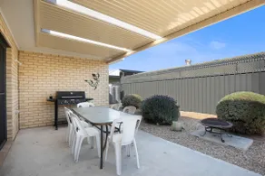 Brooking’s Perch—Riverside Stay near Cafés & Wharf - Image 5