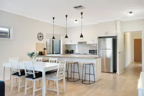 Brooking’s Perch—Riverside Stay near Cafés & Wharf - Image 2