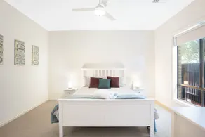 Brooking’s Perch—Riverside Stay near Cafés & Wharf - Image 3
