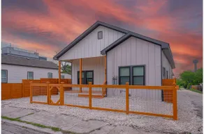 Skyline Retreat 3BR-3BA w Stunning Views Near DT - Image 2