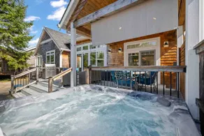 Wonderful Custom Escape, Huge Deck w/ Hot Tub, - Image 2
