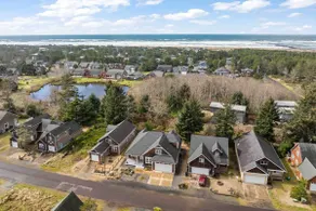 Wonderful Custom Escape, Huge Deck w/ Hot Tub, - Image 5