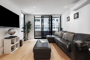 Pool, Gym, Hot Tub Spa - Modern Apt w/ fab Rooftop - Image 2