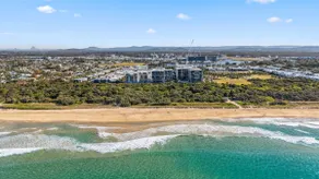 Azzure Beachside Retreat with Pool Gym and Steam Room - Image 4