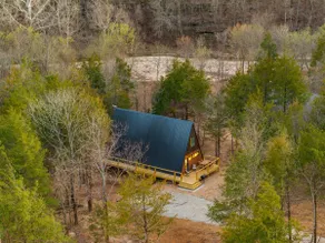 3BR Cabin Nestled by CricketCreek Private hot tub - Image 5