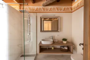 107 Tosca Deluxe Room - Image 4