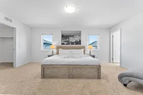 New Luxury Home w/ KING Bed – 5BR Near the Falls - Image 3