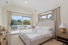 Harbor View: Spacious Corolla Getaway - Image 2
