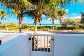 Beachfront Townhouse, free parking - Image 2