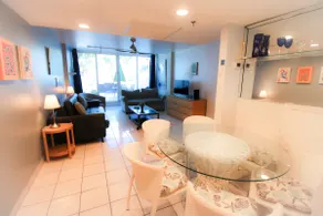 Beachfront Townhouse, free parking - Image 5