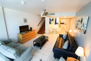 Beachfront Townhouse, free parking - Image 4
