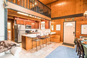 Cinnamon Bear Cabin; Lake Cushman, National Park - Image 4