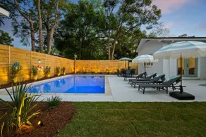 4BR Renovated Home with Pool in Park Circle - Image 2