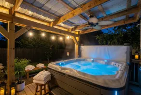 Quaint Cottage in heart of LYH - POOL with HOT TUB! - Image 2