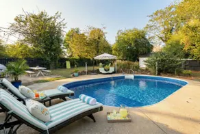 Quaint Cottage in heart of LYH - POOL with HOT TUB! - Image 2