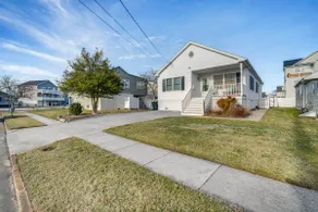 Walk to Brigantine Beach: Home w/ BBQ & Yard - Image 3