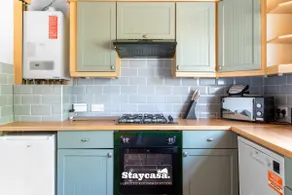 3-Bedroom House w Free Parking, Near MAN Airport! - Image 3