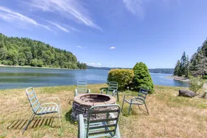 Waterfront with Hot tub, Fire-pit, Kayak - Image 2