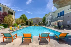 New Trendy 1BR Apartment with Heated Pool, Gym & Minigolf - Image 2