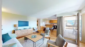 Stylish Family Apartment with Fireplace - Image 4