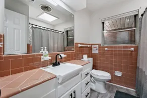 5BR Home | Sleeps 10 | Fenced Yard #NW25 - Image 4