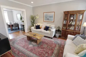 Terrific Family Townhouse + Parking x 2 cars - Image 3