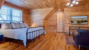 New! Renovated Log Cabin TH | Views | Downtown WJ - Image 4