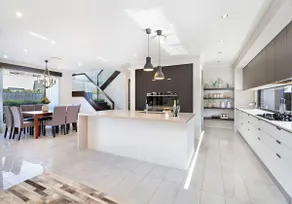 Luxe Retreat Shell Cove - Walk to Marina - Image 3