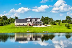 Pond Access & Fishing: 'cedar Lodge' in Versailles - Image 2