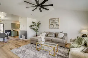 7 Mi to Lake Bridgeport: Home w/ Yard & Grill! - Image 4