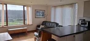 2 Bed Cottage - sleeps 4 - Garden Parking Wifi - Image 2