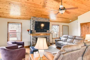 6 Mi to Dtwn Pella: Riverfront Cabin w/ Game Room! - Image 5