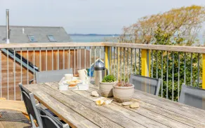 The Deck House - Seafront Upside-Down House with Solent Views, Gurnard - Image 4