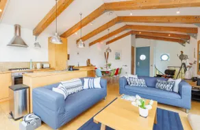 The Deck House - Seafront Upside-Down House with Solent Views, Gurnard - Image 5