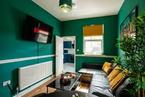 Stylish cosy great value easy access stay - Image 3