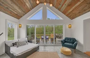 Timber Tide Retreat - Just 15 Minutes to Belfast! - Image 2