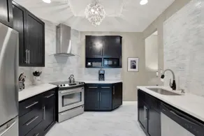 Lovely Thomas Square Condo with Shared Porch - Image 4