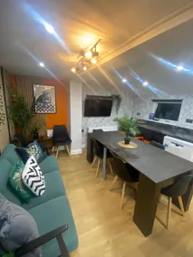 Ashton Luxury with 2 Free Parking Space + Wi-Fi - Image 4