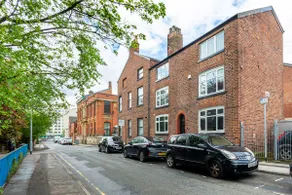Ashton Luxury with 2 Free Parking Space + Wi-Fi - Image 2