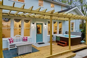 Historic Estate-Slps 16-Downtown-Soak Pool-Hot Tub - Image 2