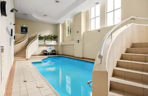 Luxe Loft Style Retreat in Surry Hills + Pool Gym - Image 5