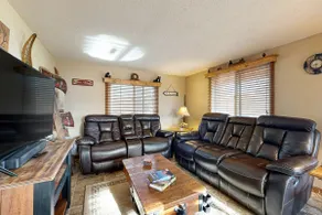 Lakefront Fun: Mini Bar, Pool Table & Fire Pit - Image 3