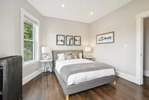 Clean contemporary Boston duplex - Image 4
