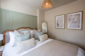 The Best Location In Bourton-Parking-Garden-BBQ - Image 2