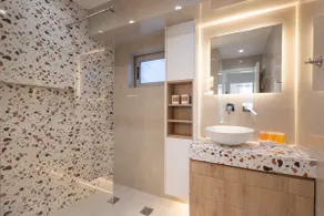 Seaside Elegance Brand New 2BD Luxury Stay - Image 2