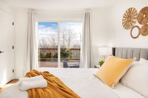Step-Free 2BR Retreat w/ Panoramic Views on Deck - Image 5