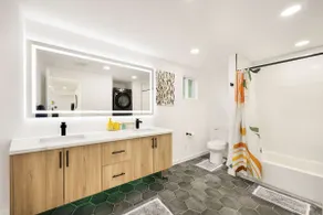 Step-Free 2BR Retreat w/ Panoramic Views on Deck - Image 4