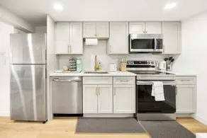 Remodeled 1BR Private Basement – 9 Min to Beach - Image 3